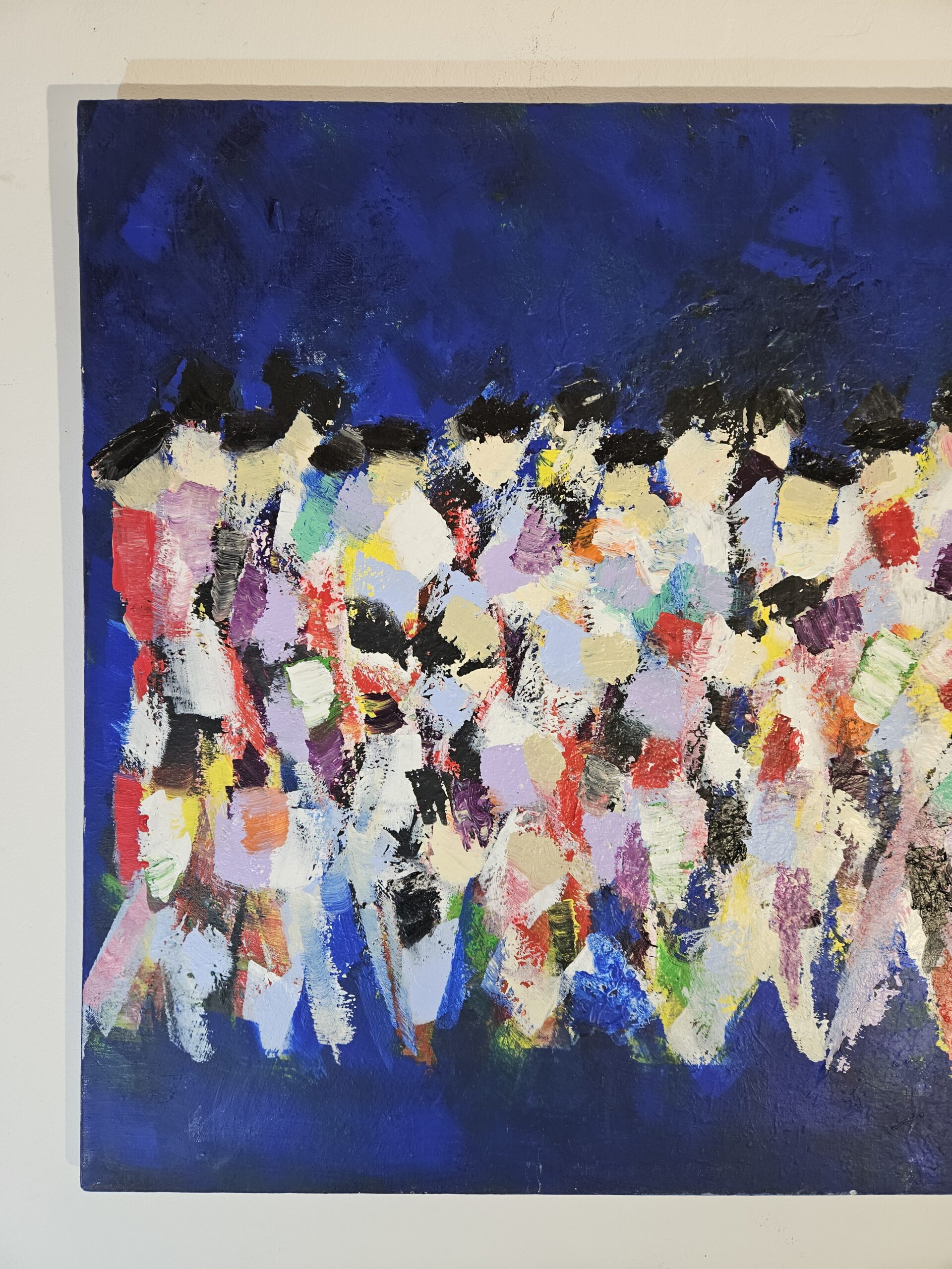 Men walking on a dark blue background, crowd, figures, acrylic painting on canvas, 73x100 cm. - Image 3